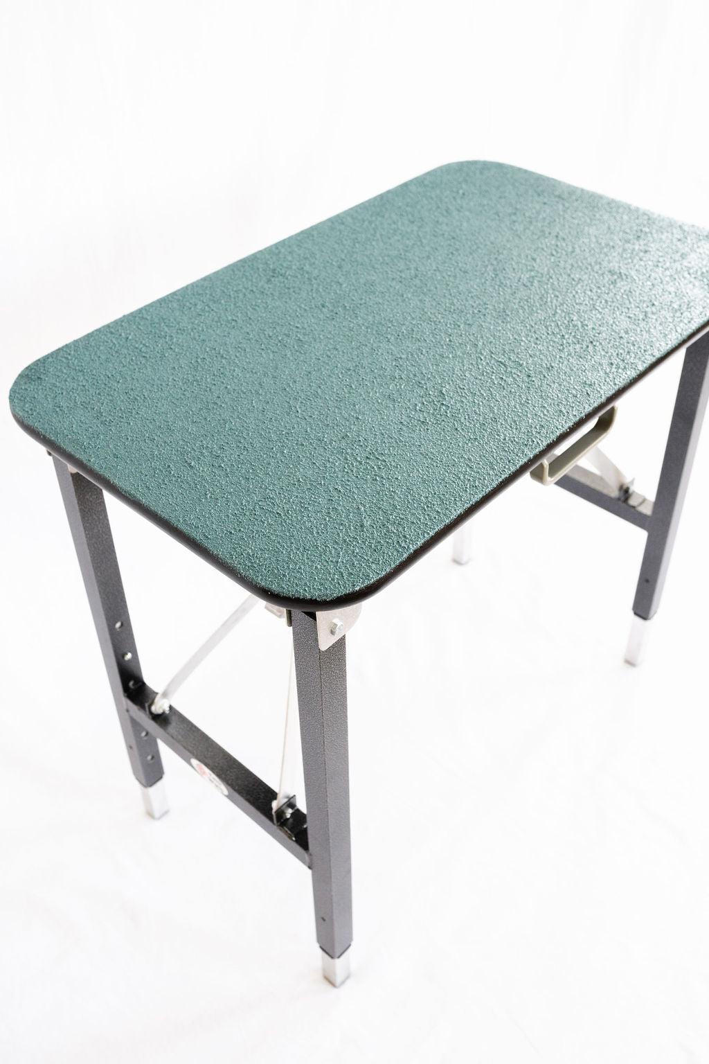 Foldable grooming clearance table